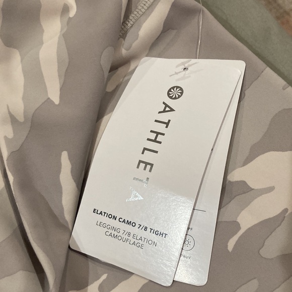 Final sale!! NWT Athleta Elation 7/8 Tights. - Picture 4 of 5